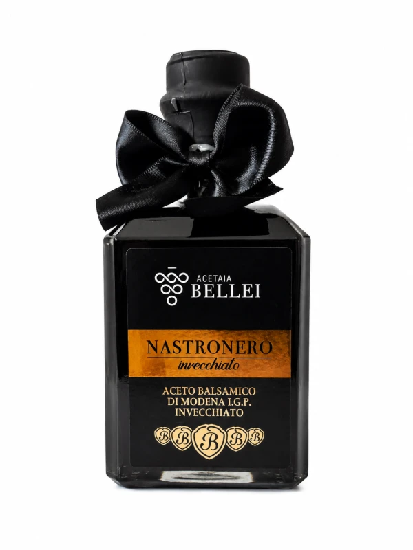 Ocet balsamiczny z Modeny IGP Nastro Nero Bellei 250 ml. Gęsty, dojrzały balsamico do serów, mięs, warzyw, sałatek, owoców i deserów.