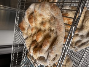 Włoskie spody do pizzy Pinsa z CBD, wózek chłodniczy