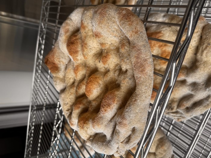 Włoskie spody do pizzy Pinsa z CBD, wózek chłodniczy